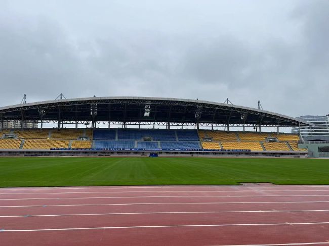 阿森纳1-1埃因霍温【比赛焦点瞬间】第6分钟，巴卡约科横传中路，佩皮跟进推射被拉姆斯代尔挡出，范安霍尔特跟进补射被萨利巴封堵出底线！